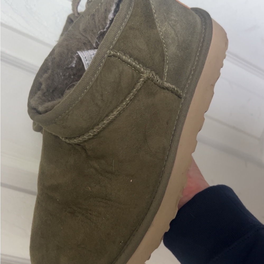 Women’s olive uggs